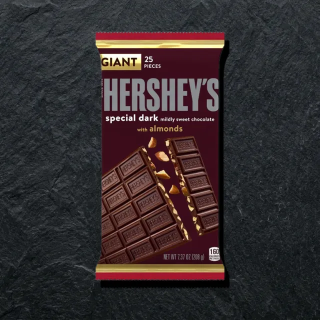 Hershey's — тёмный шоколад с миндалём